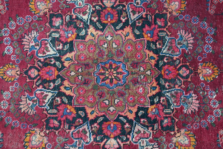red Medium rug 5' 9" x 8' 10"