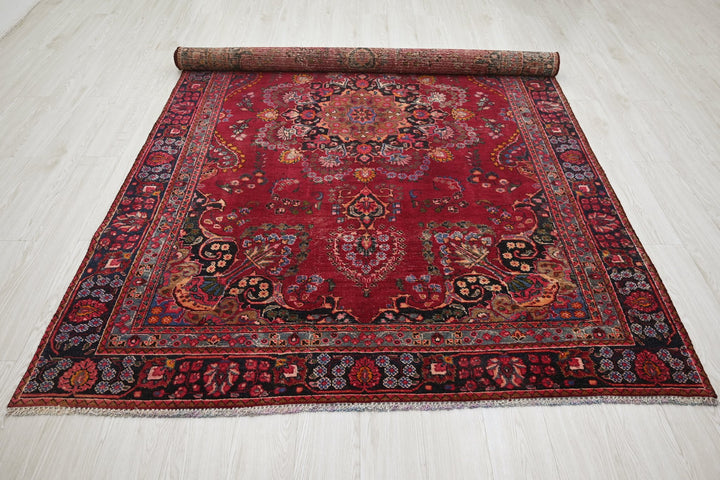 red Medium rug 5' 9" x 8' 10"