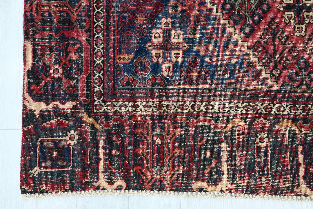 red Medium rug 6' 6" x 9' 0"