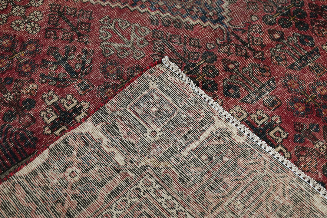 red Medium rug 6' 6" x 9' 0"