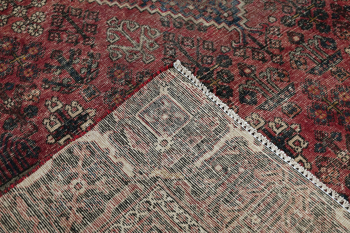 red Medium rug 6' 6" x 9' 0"