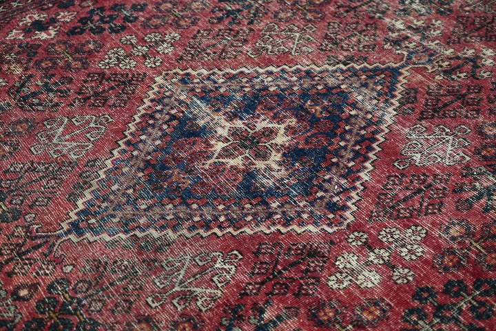 red Medium rug 6' 6" x 9' 0"