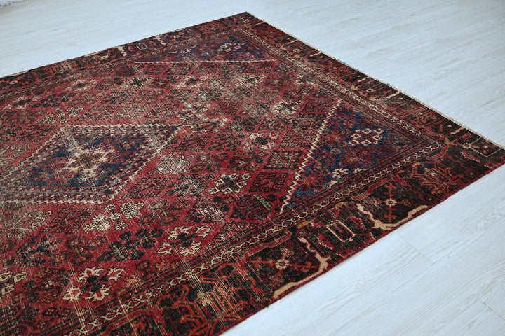 red Medium rug 6' 6" x 9' 0"