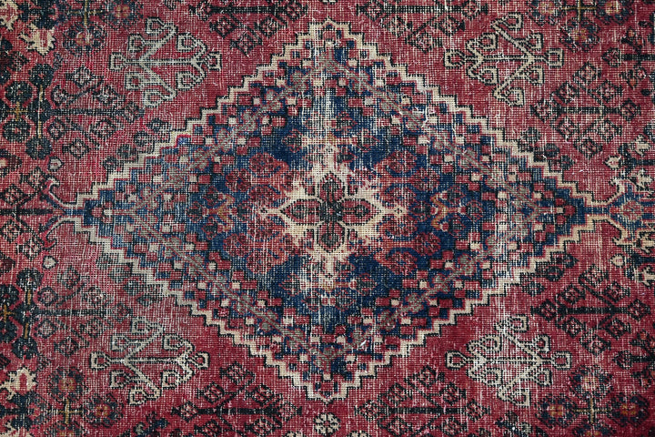 red Medium rug 6' 6" x 9' 0"