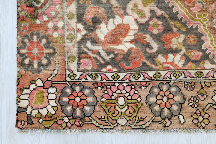 brown Medium rug 6' 0" x 9' 2"