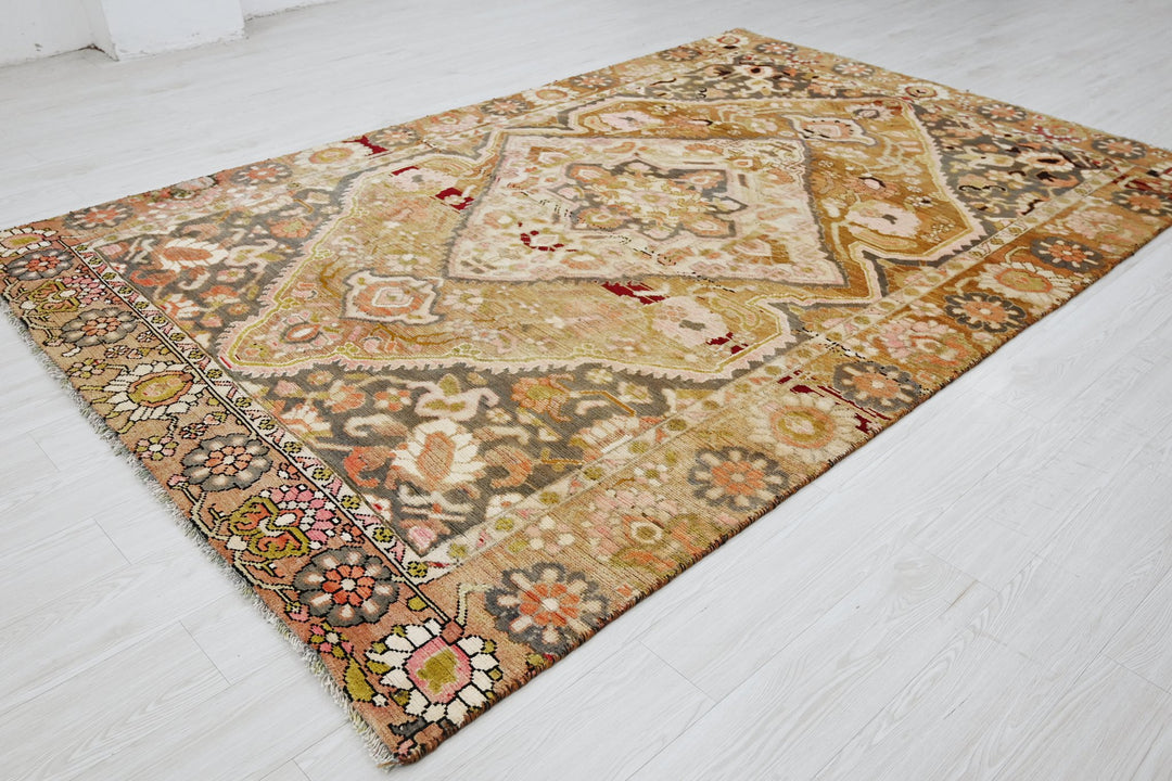 brown Medium rug 6' 0" x 9' 2"