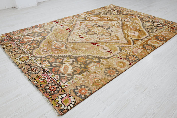 brown Medium rug 6' 0" x 9' 2"