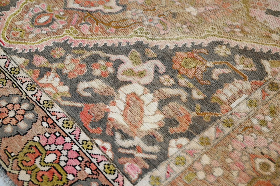 brown Medium rug 6' 0" x 9' 2"