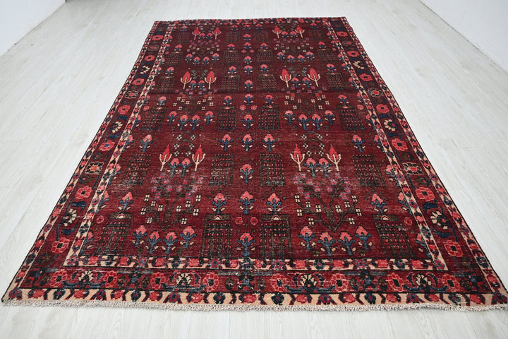 red Large rug 6' 9" x 11' 2"