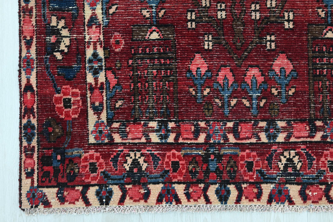 red Large rug 6' 9" x 11' 2"