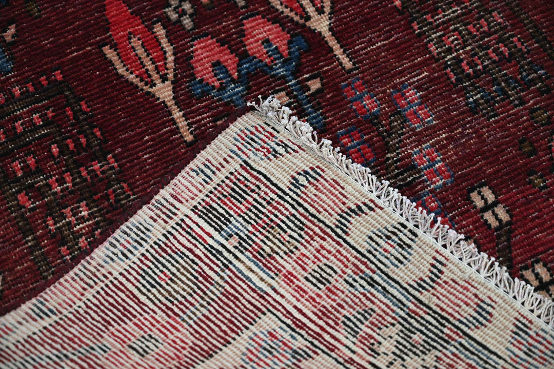 red Large rug 6' 9" x 11' 2"