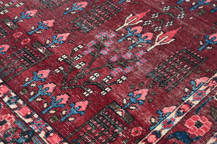 red Large rug 6' 9" x 11' 2"