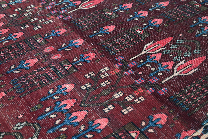 red Large rug 6' 9" x 11' 2"