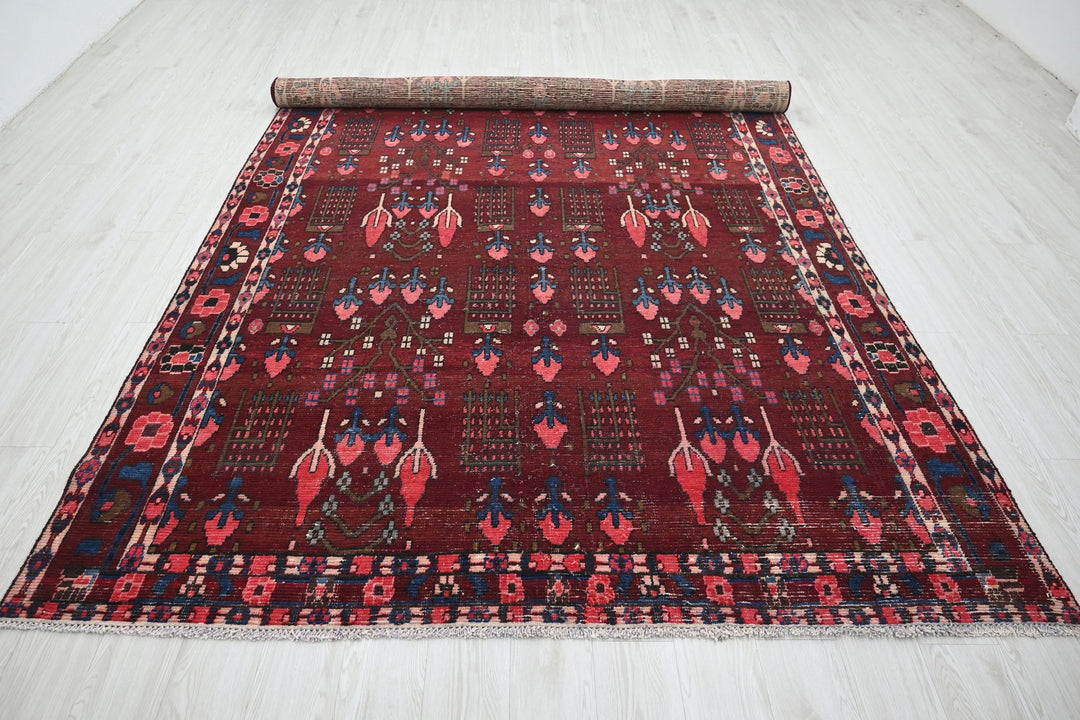 red Large rug 6' 9" x 11' 2"