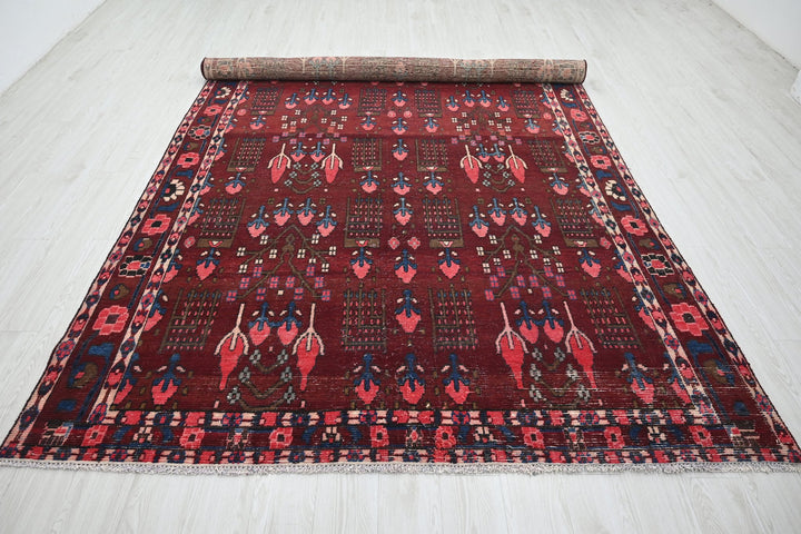 red Large rug 6' 9" x 11' 2"