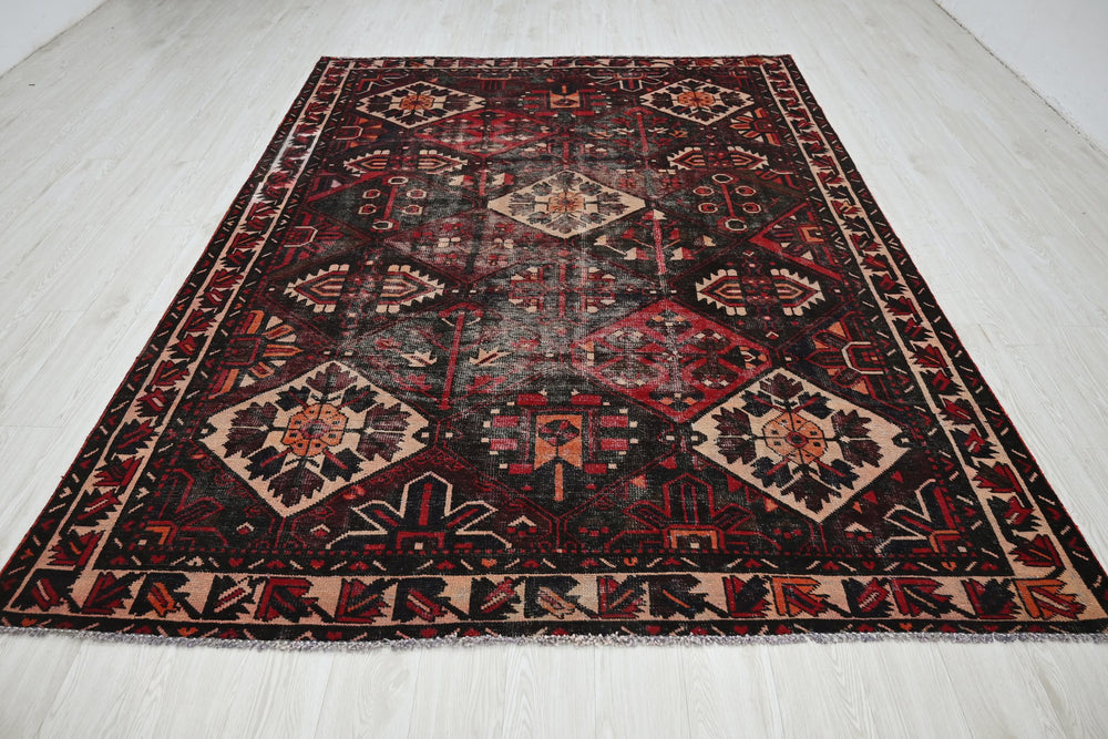 black Large rug 6' 10" x 9' 7"