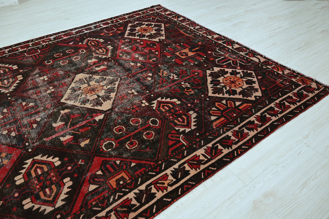 black Large rug 6' 10" x 9' 7"