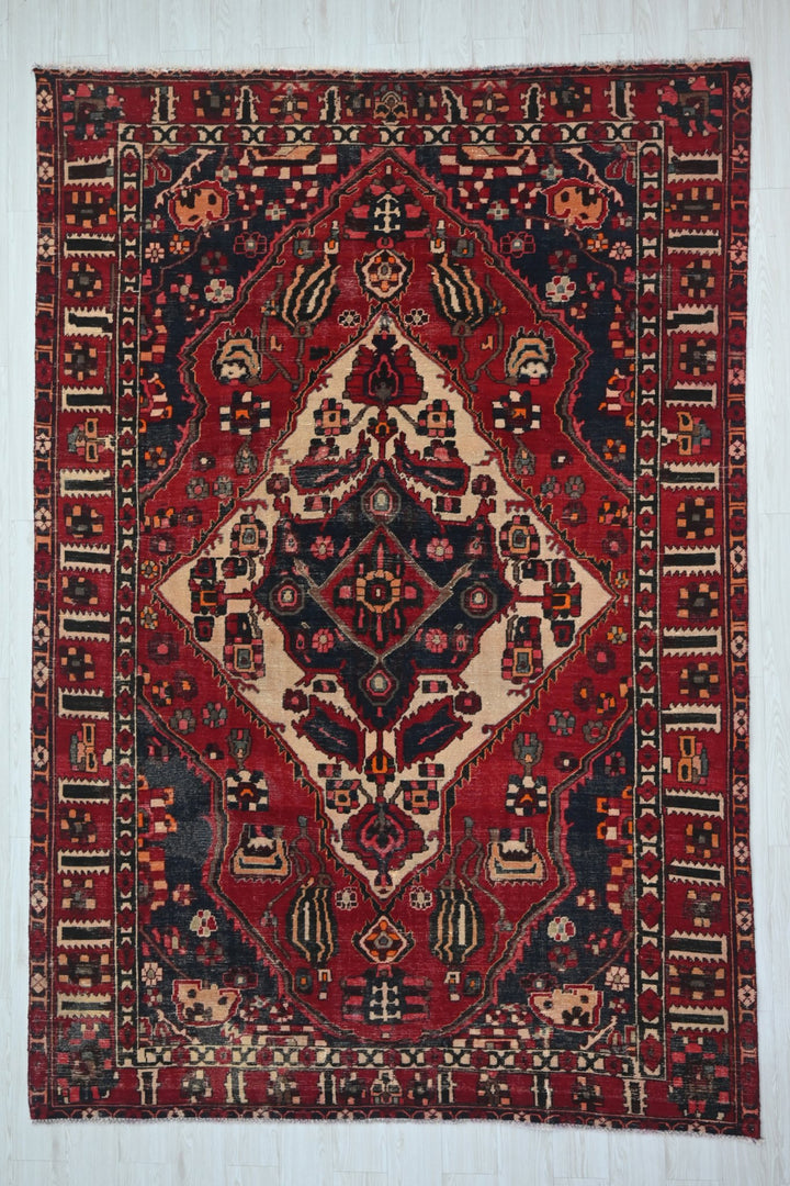 red Large rug 6' 7" x 9' 8"
