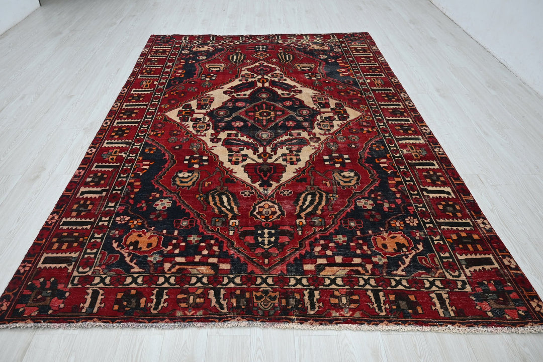 red Large rug 6' 7" x 9' 8"