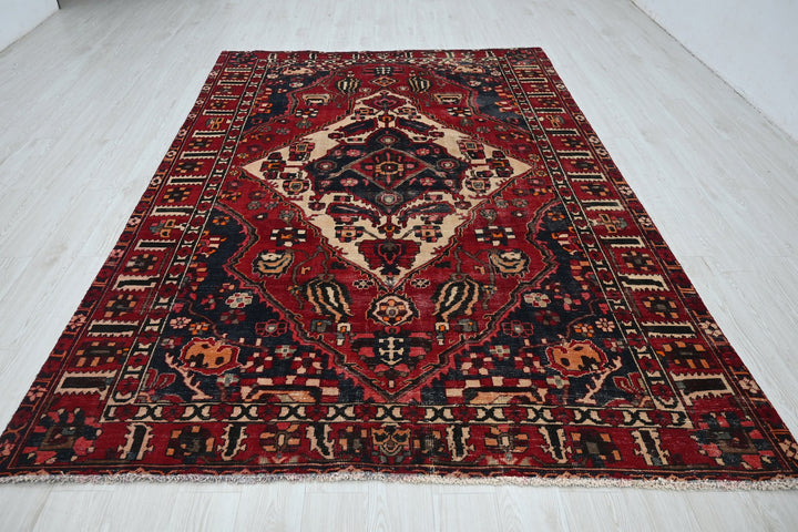 red Large rug 6' 7" x 9' 8"