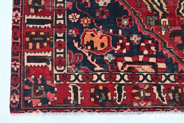 red Large rug 6' 7" x 9' 8"