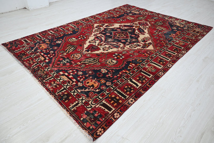 red Large rug 6' 7" x 9' 8"