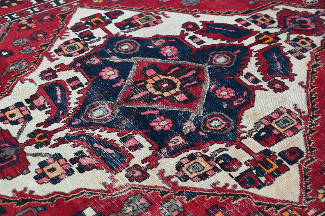 red Large rug 6' 7" x 9' 8"