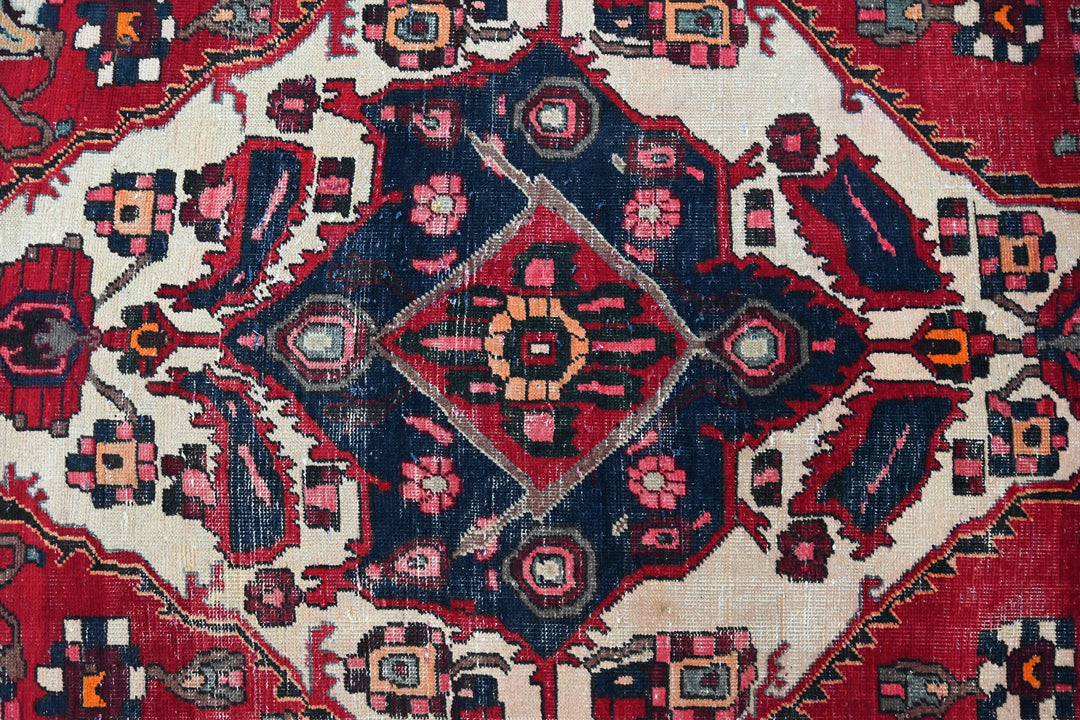 red Large rug 6' 7" x 9' 8"