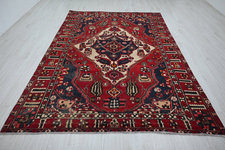 red Large rug 6' 7" x 9' 8"
