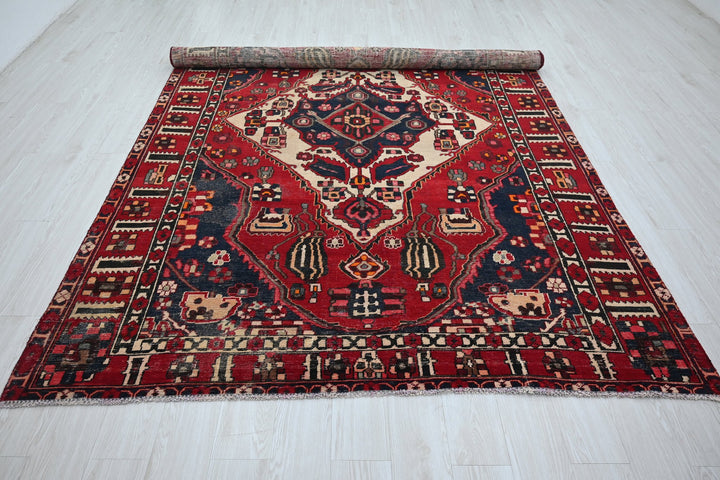 red Large rug 6' 7" x 9' 8"