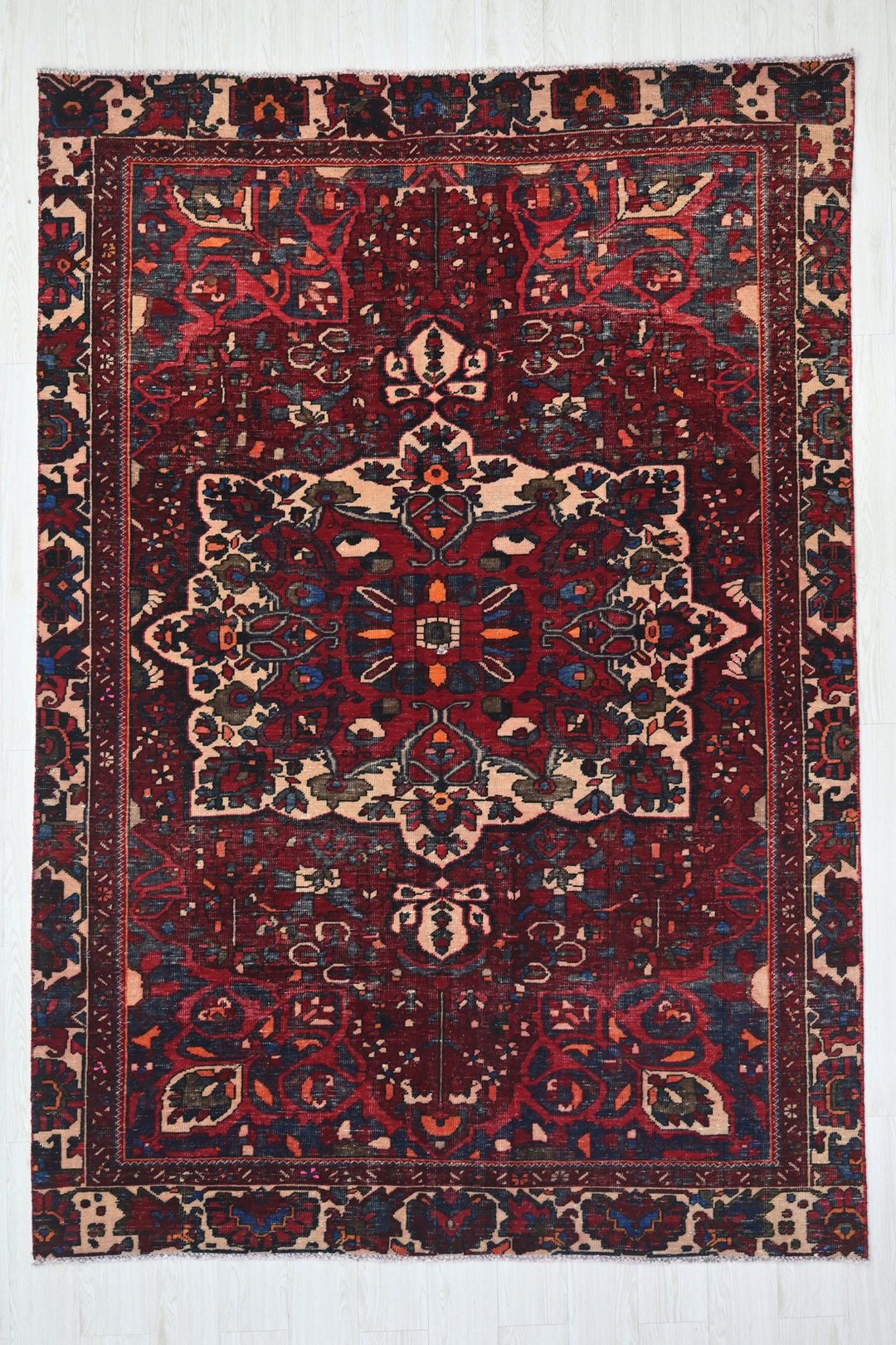 red Medium rug 5' 11" x 9' 0"