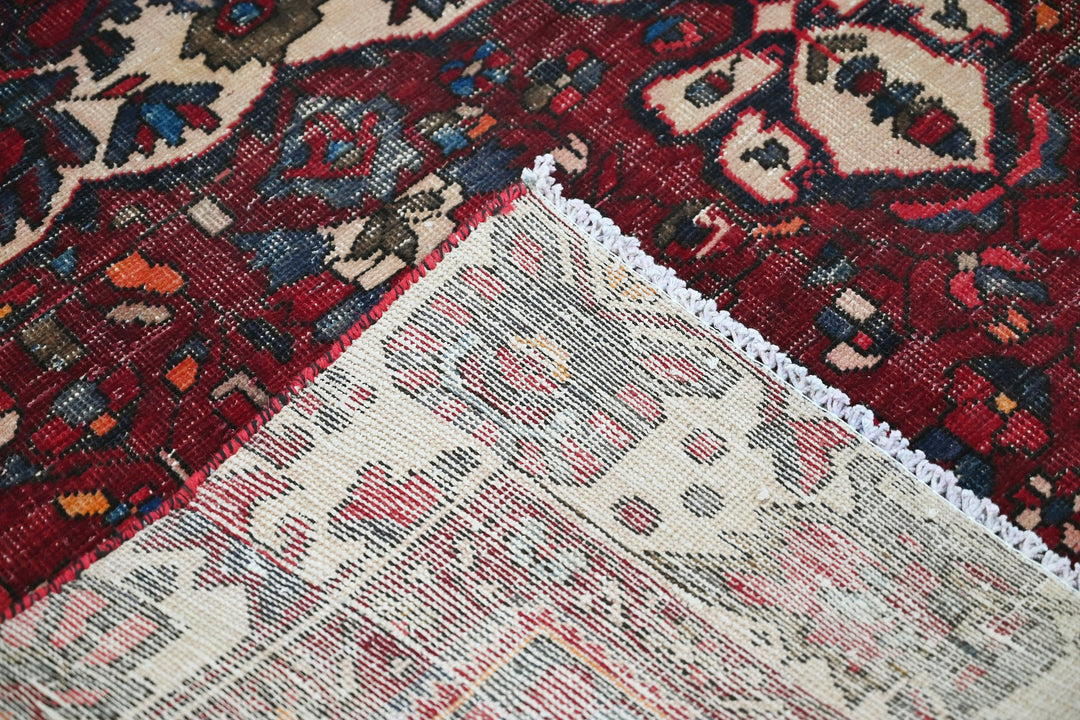 red Medium rug 5' 11" x 9' 0"