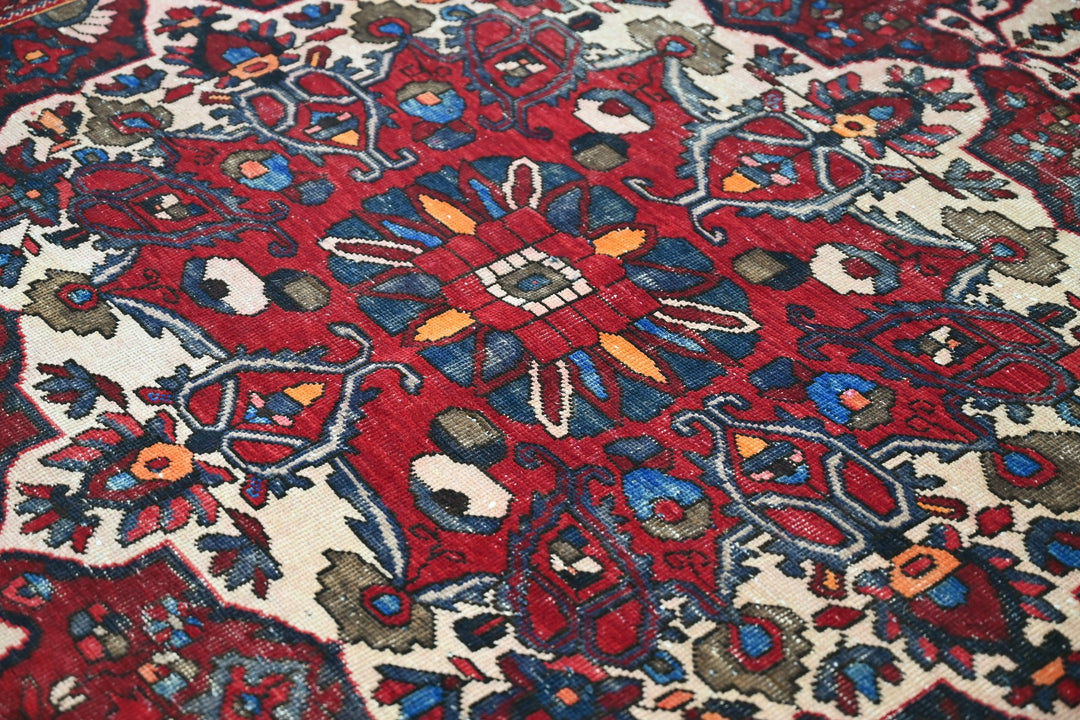 red Medium rug 5' 11" x 9' 0"