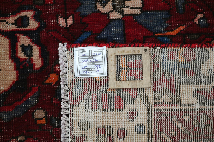 red Medium rug 5' 11" x 9' 0"