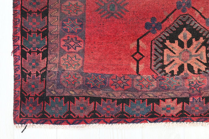 red Medium rug 6' 3" x 8' 9"