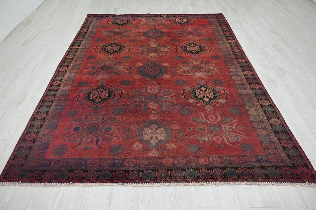 red Medium rug 6' 3" x 8' 9"