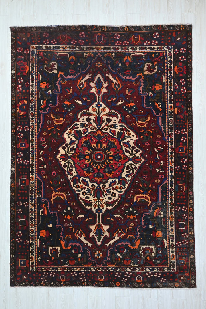 red Large rug 6' 8" x 9' 8"