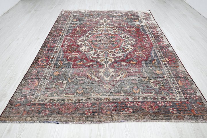 red Large rug 6' 8" x 9' 8"