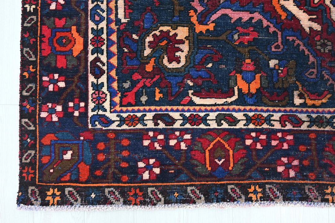 red Large rug 6' 8" x 9' 8"