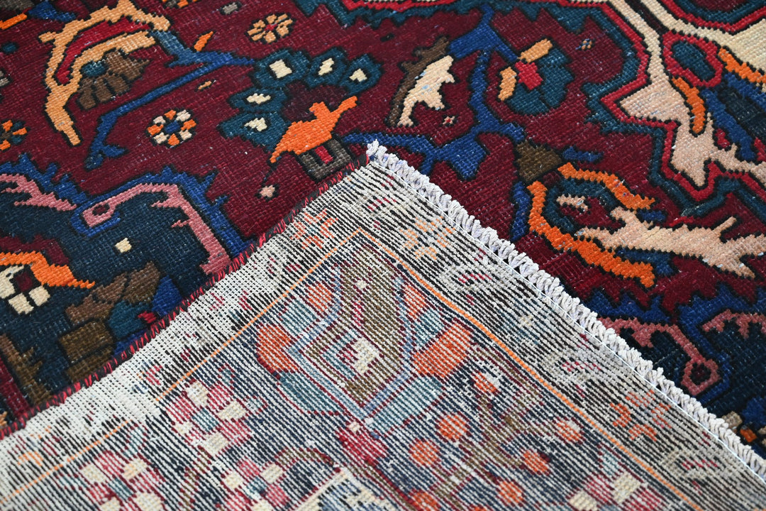 red Large rug 6' 8" x 9' 8"