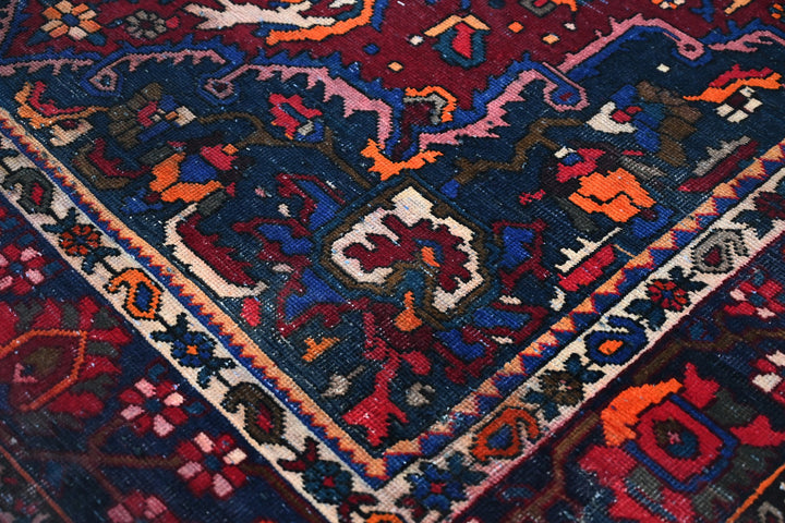 red Large rug 6' 8" x 9' 8"