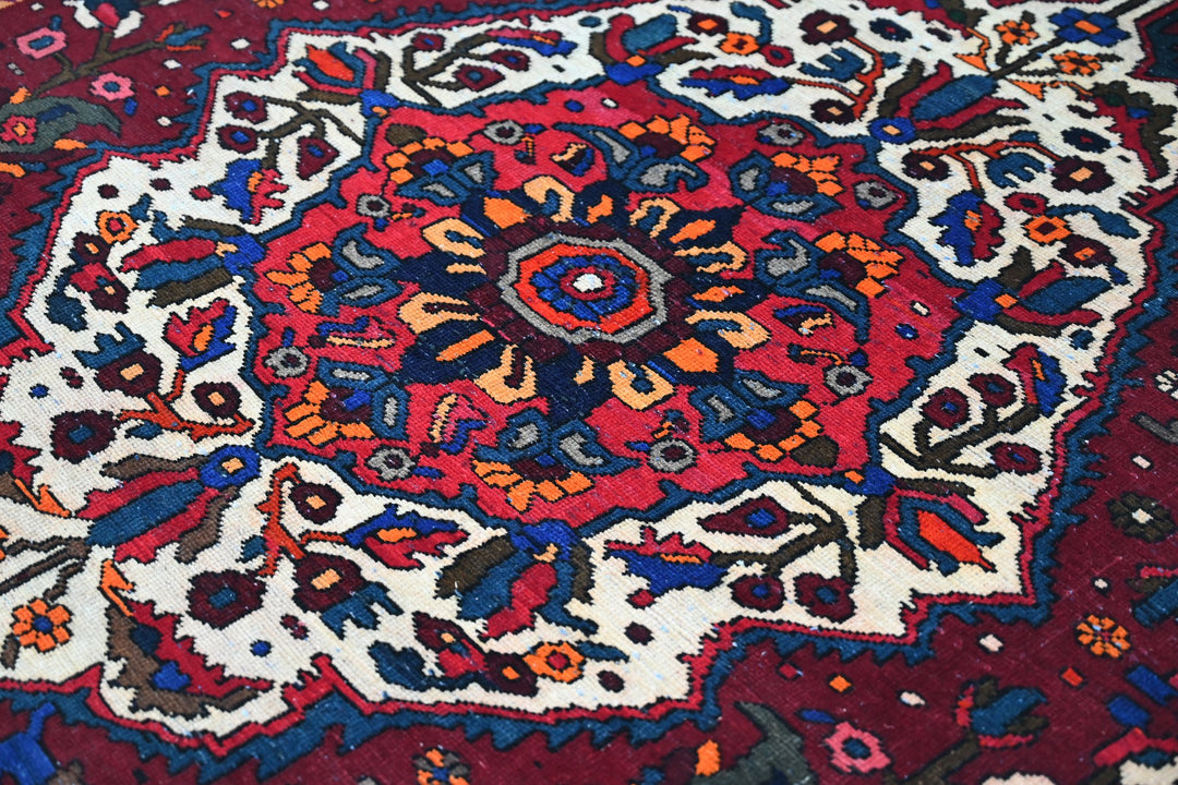red Large rug 6' 8" x 9' 8"