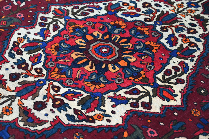 red Large rug 6' 8" x 9' 8"