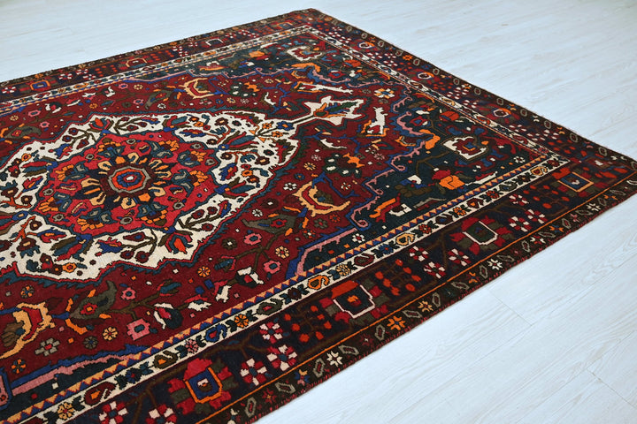 red Large rug 6' 8" x 9' 8"