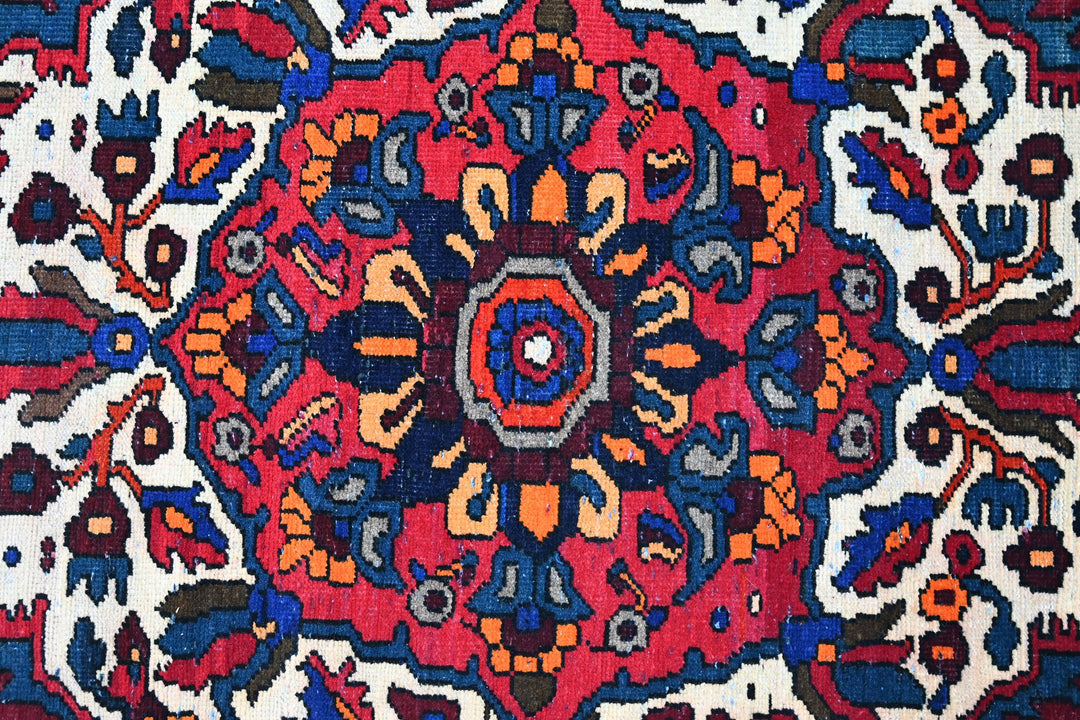 red Large rug 6' 8" x 9' 8"