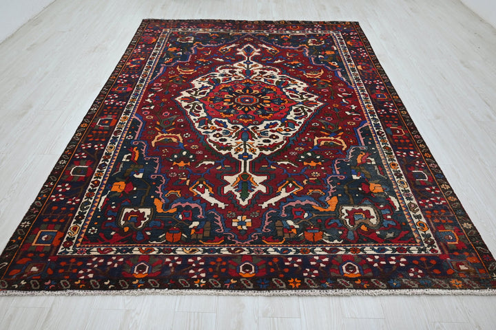 red Large rug 6' 8" x 9' 8"