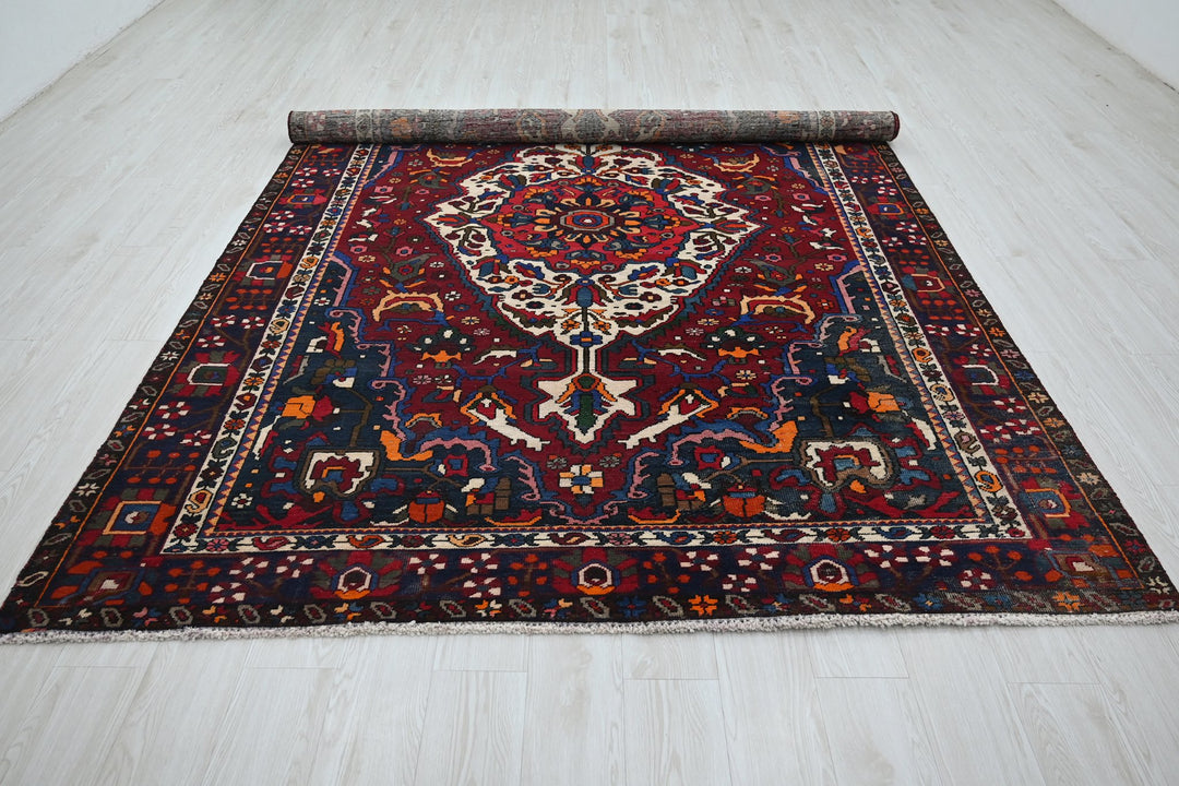 red Large rug 6' 8" x 9' 8"
