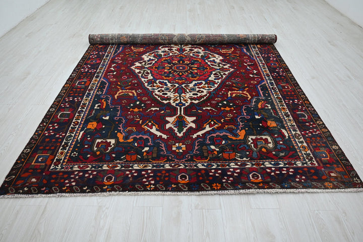 red Large rug 6' 8" x 9' 8"