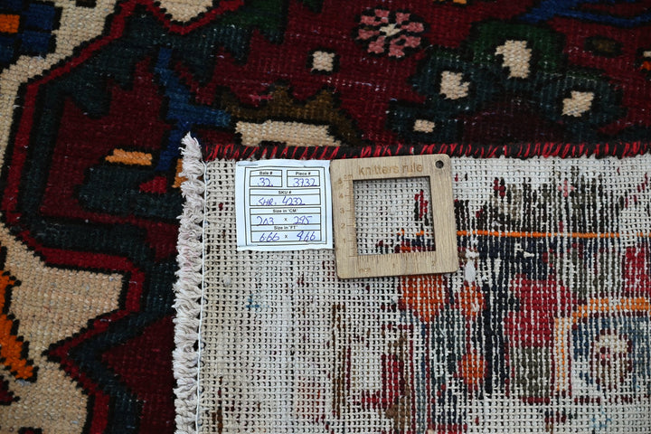 red Large rug 6' 8" x 9' 8"
