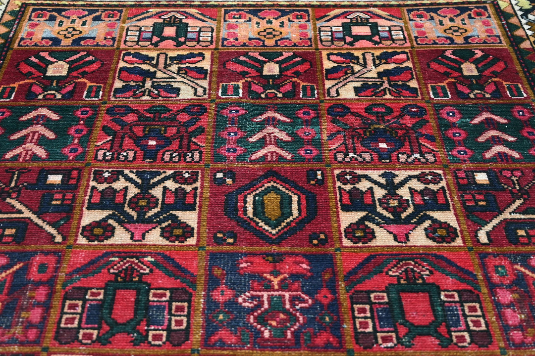 red Medium rug 6' 2" x 9' 0"